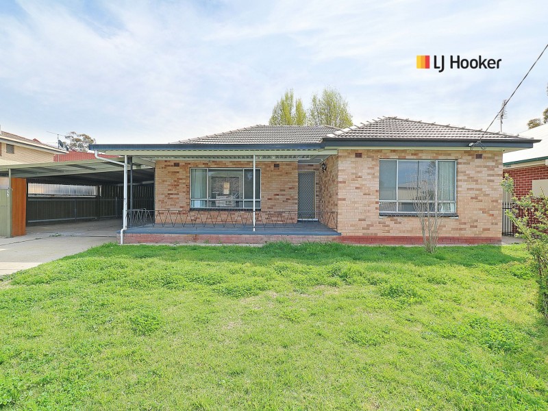 33 Higgins Avenue, Wagga Wagga NSW 2650