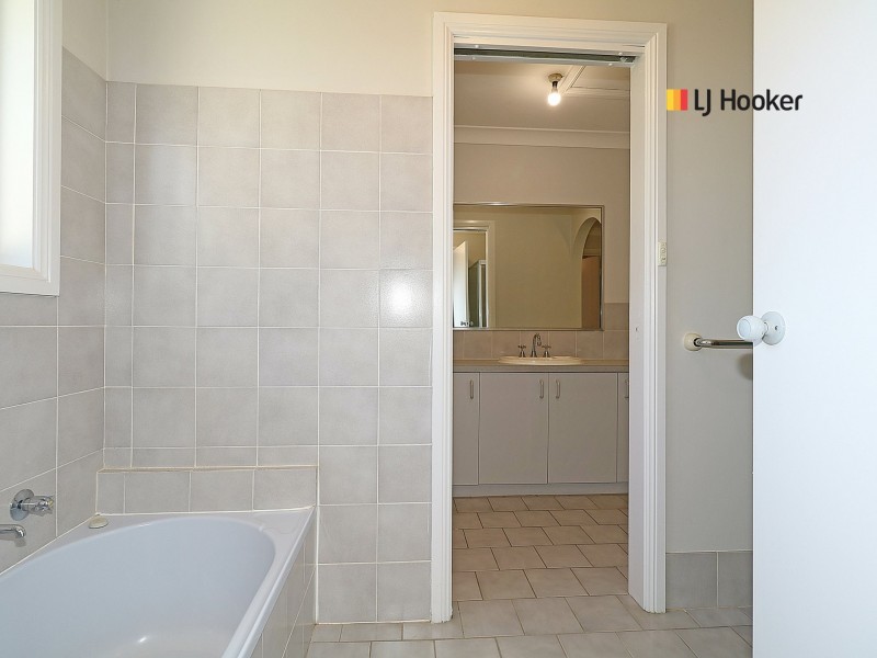 51 Nardoo Street, Glenfield Park NSW 2650