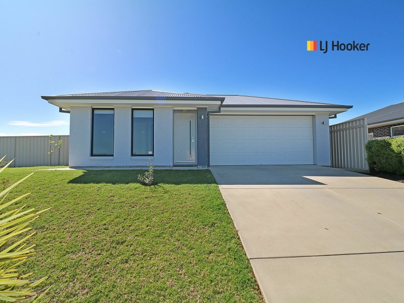 57 Barmedman Avenue, Gobbagombalin NSW 2650