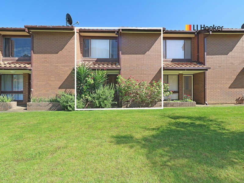 Unit 2/7 Nordlingen Drive, Tolland NSW 2650