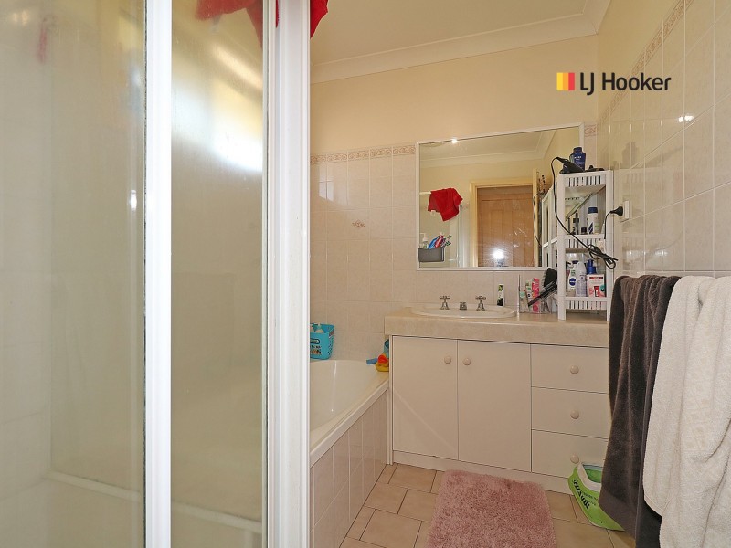 23 Kaldari Crescent, Glenfield Park NSW 2650