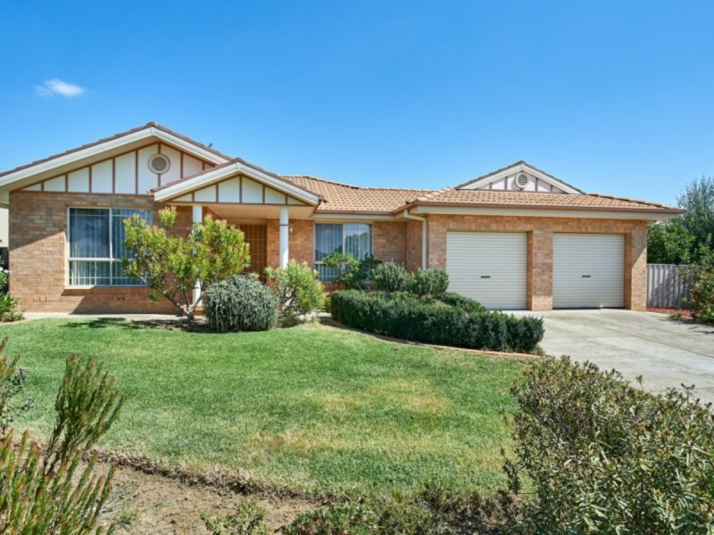 27 Kimba Drive, Glenfield Park NSW 2650