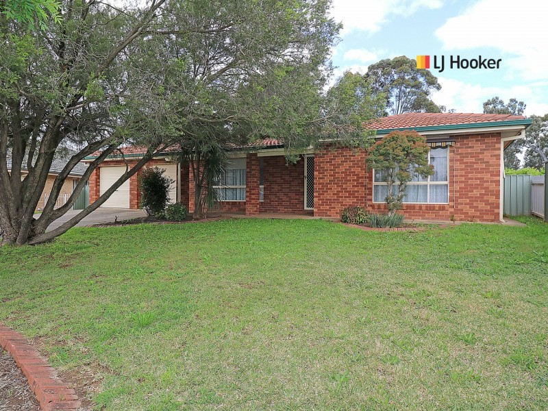 11 Lavender Place, Lake Albert NSW 2650