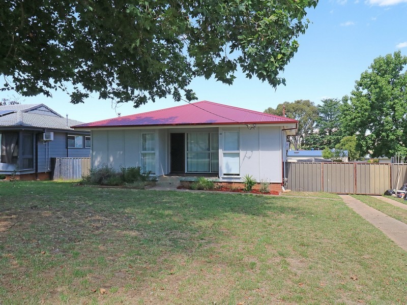 38 Ziegler Avenue, Kooringal NSW 2650