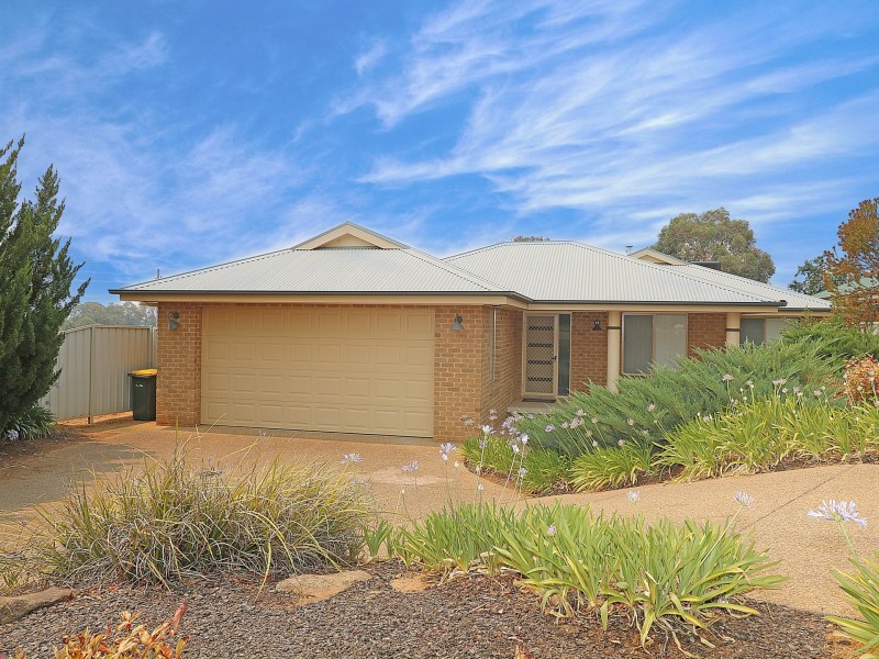 6 Auderdale Close, Bourkelands NSW 2650