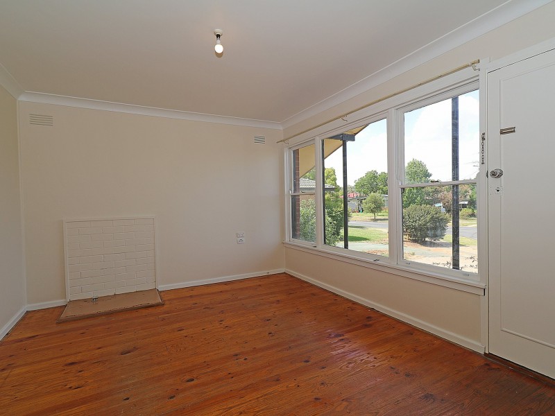 4 Tichborne Crescent, Kooringal NSW 2650