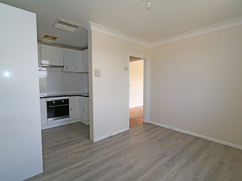 4 Tichborne Crescent, Kooringal NSW 2650