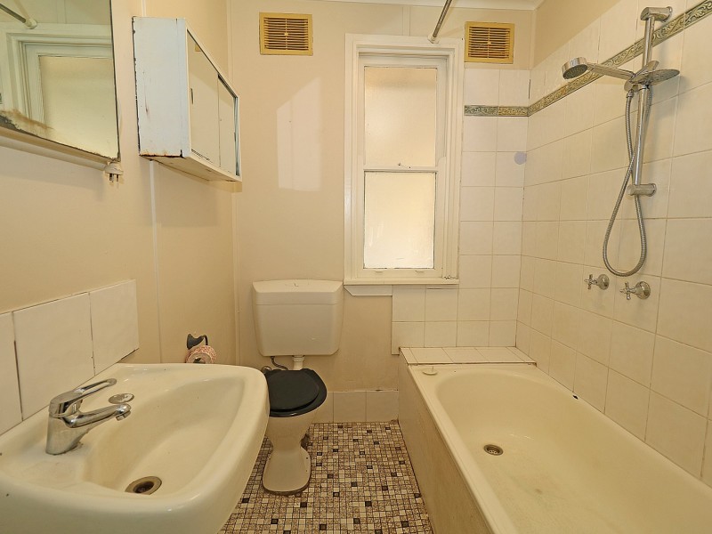 4 Tichborne Crescent, Kooringal NSW 2650