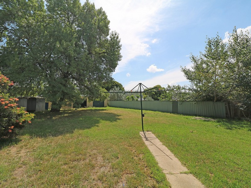 4 Tichborne Crescent, Kooringal NSW 2650