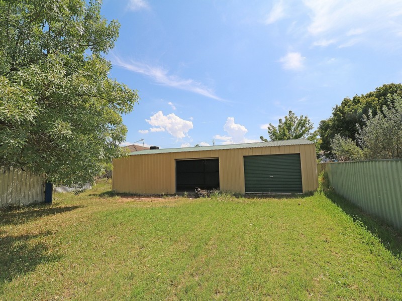 4 Tichborne Crescent, Kooringal NSW 2650