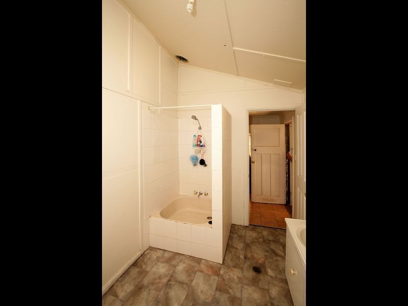 60 Urana Street, Turvey Park NSW 2650