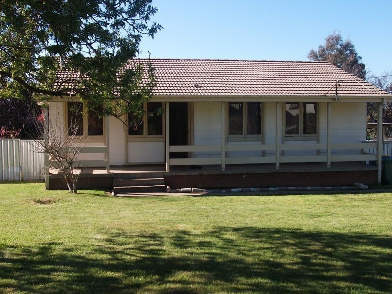 24 Ziegler Avenue, Kooringal NSW 2650