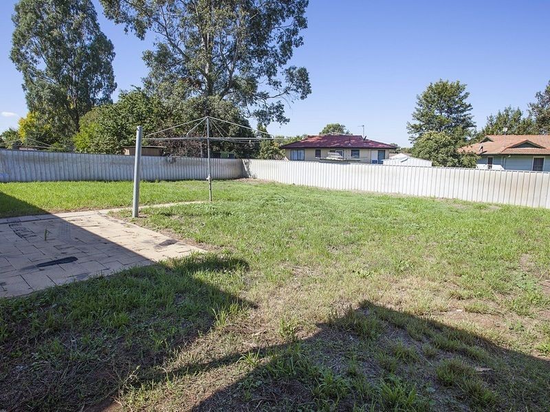 24 Ziegler Avenue, Kooringal NSW 2650