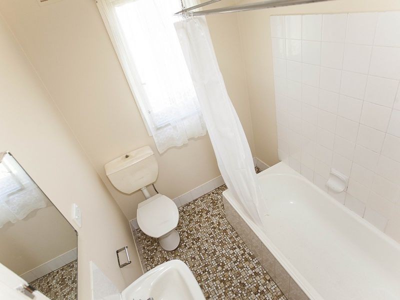 24 Ziegler Avenue, Kooringal NSW 2650
