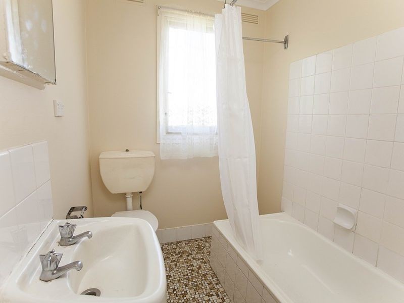 24 Ziegler Avenue, Kooringal NSW 2650