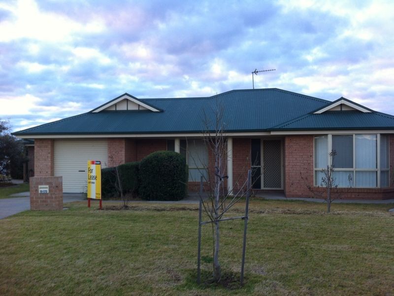 1/25 Wonkana Road, Glenfield Park NSW 2650