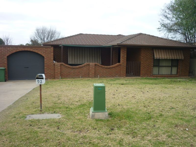 92 Undurra Drive, Glenfield Park NSW 2650