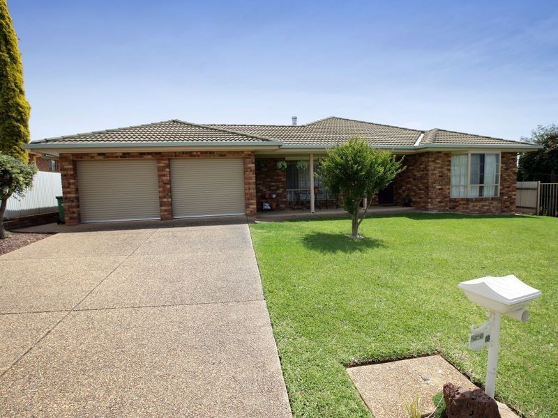 18 Amaroo Street, Kooringal NSW 2650