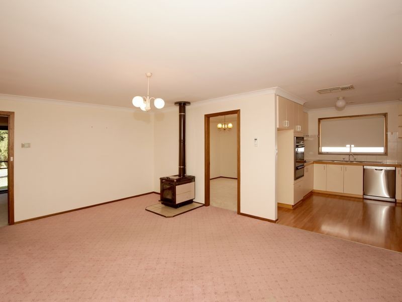 18 Amaroo Street, Kooringal NSW 2650