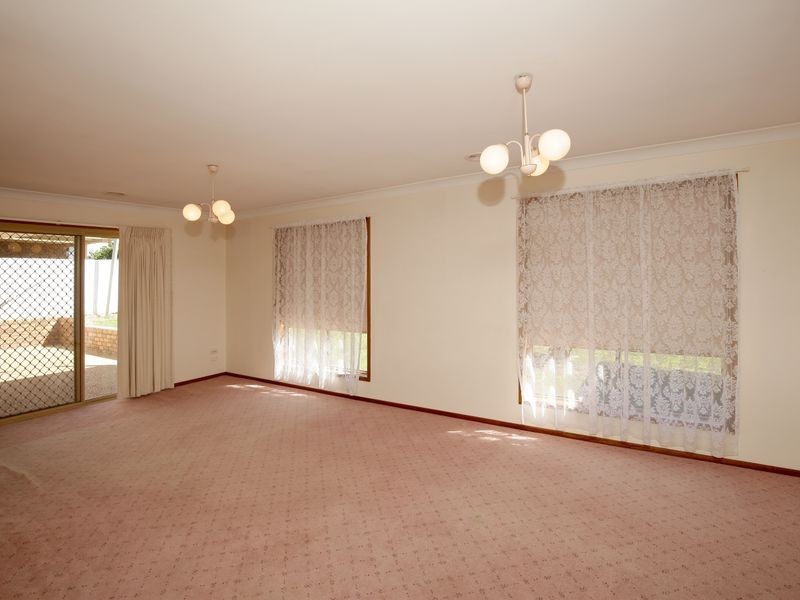 18 Amaroo Street, Kooringal NSW 2650