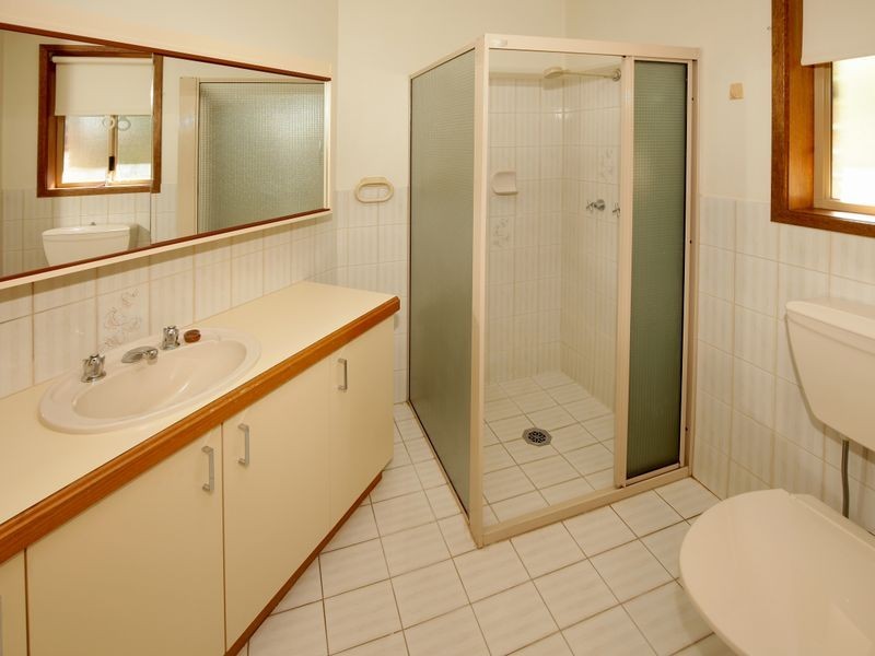 18 Amaroo Street, Kooringal NSW 2650