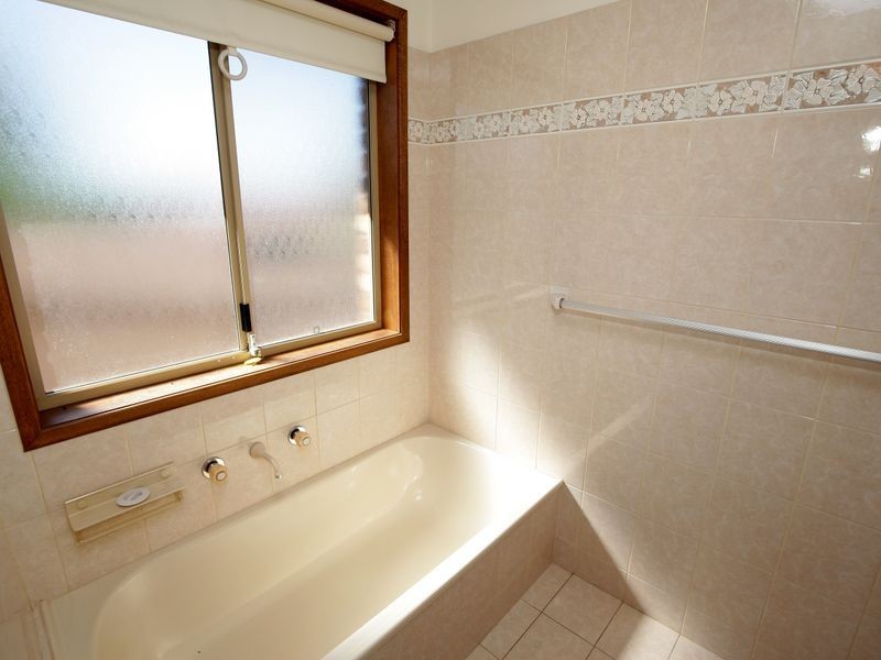 18 Amaroo Street, Kooringal NSW 2650