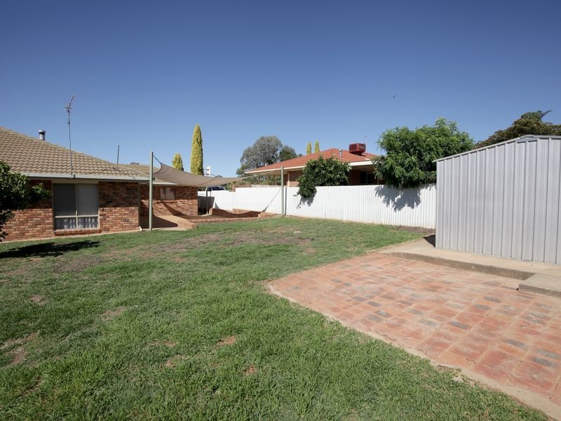 18 Amaroo Street, Kooringal NSW 2650