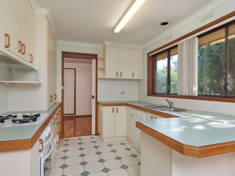 39 Waranga Avenue, Mount Austin NSW 2650
