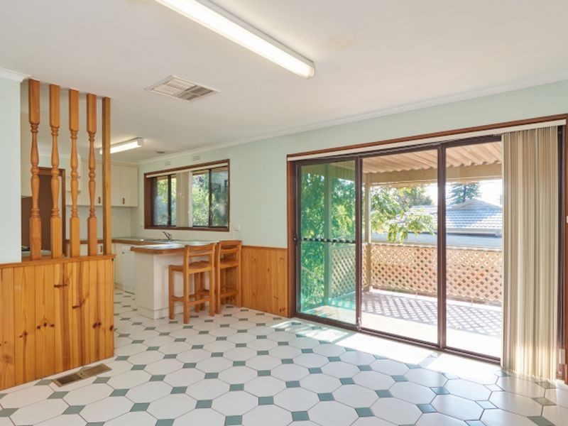 39 Waranga Avenue, Mount Austin NSW 2650