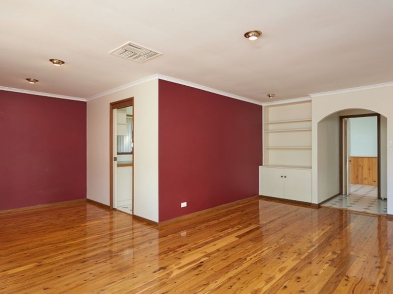 39 Waranga Avenue, Mount Austin NSW 2650