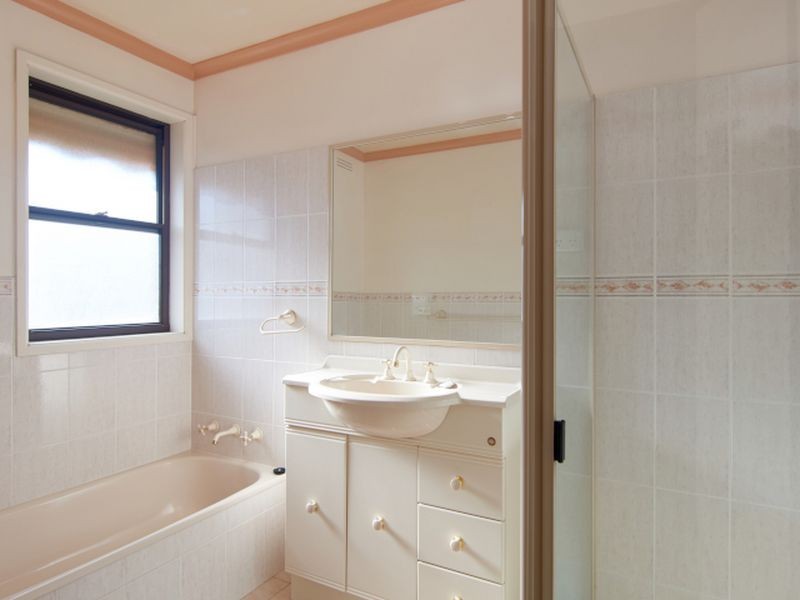 39 Waranga Avenue, Mount Austin NSW 2650