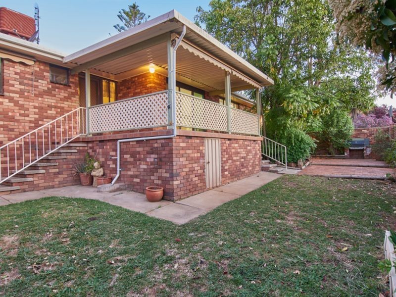 39 Waranga Avenue, Mount Austin NSW 2650