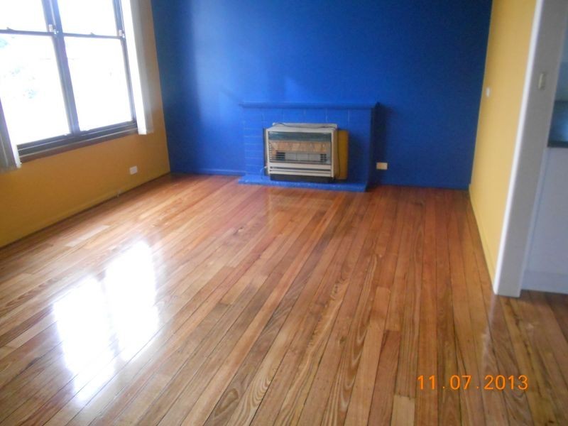 8 Phillip Avenue, Mount Austin NSW 2650