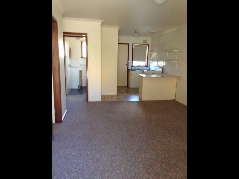 4/8 Nordlingen Drive, Tolland NSW 2650