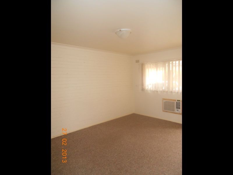 4/8 Nordlingen Drive, Tolland NSW 2650