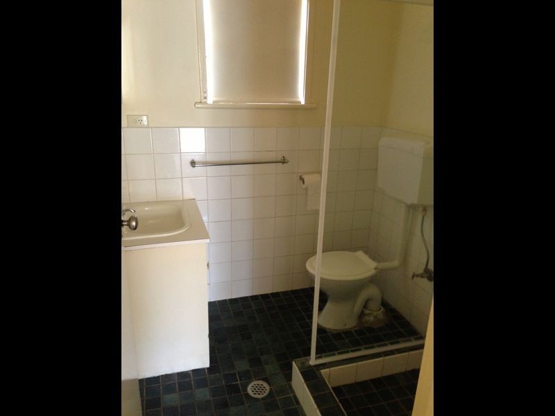 1/8 Nordlingen Drive, Tolland NSW 2650