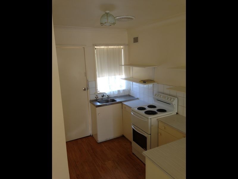 1/8 Nordlingen Drive, Tolland NSW 2650