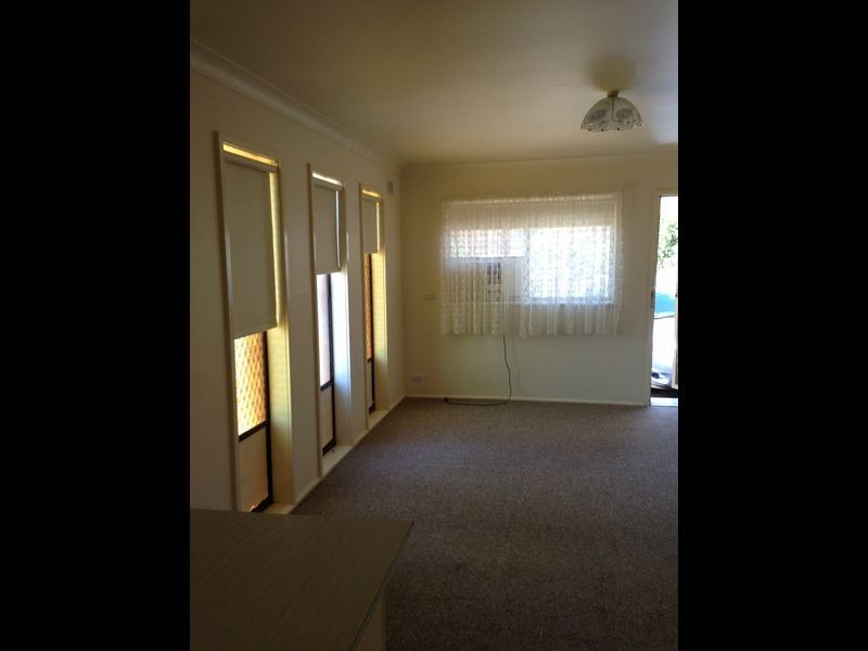 1/8 Nordlingen Drive, Tolland NSW 2650