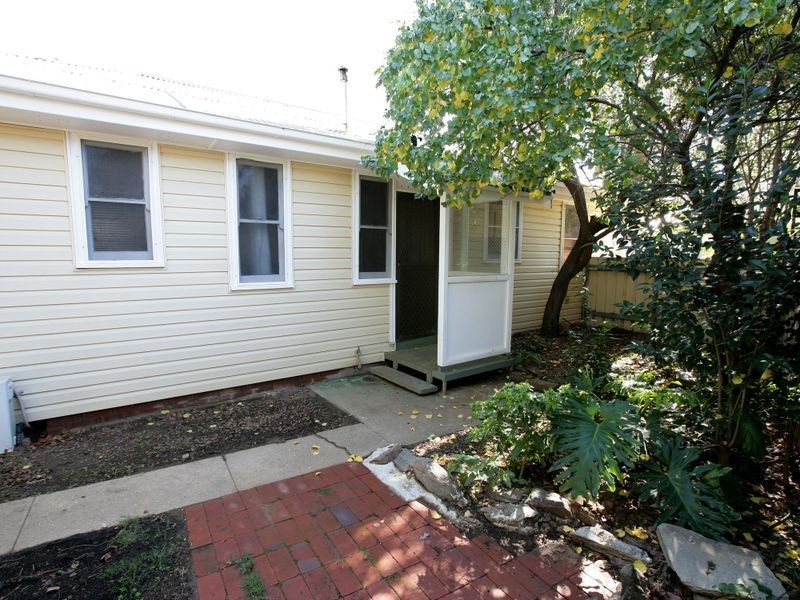 6 McKell Avenue, Mount Austin NSW 2650