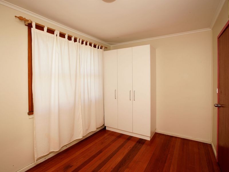 6 McKell Avenue, Mount Austin NSW 2650