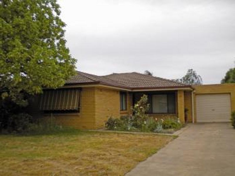 32 Jasmin Crescent, Lake Albert NSW 2650