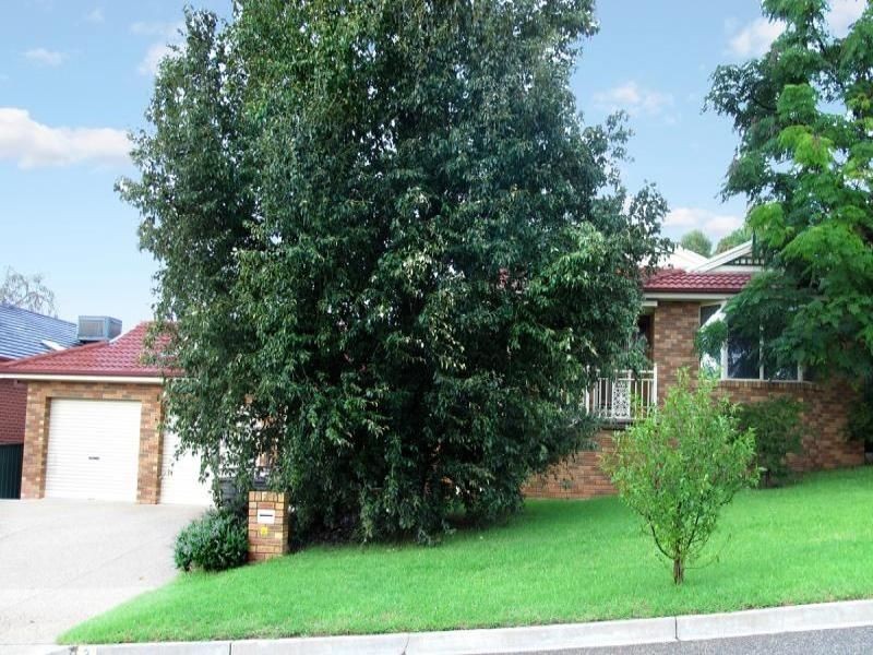 2 Roberts Way, Kooringal NSW 2650