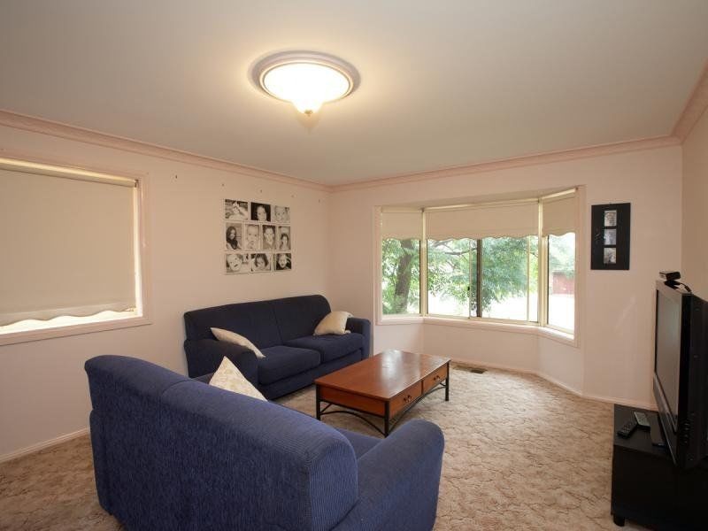 2 Roberts Way, Kooringal NSW 2650