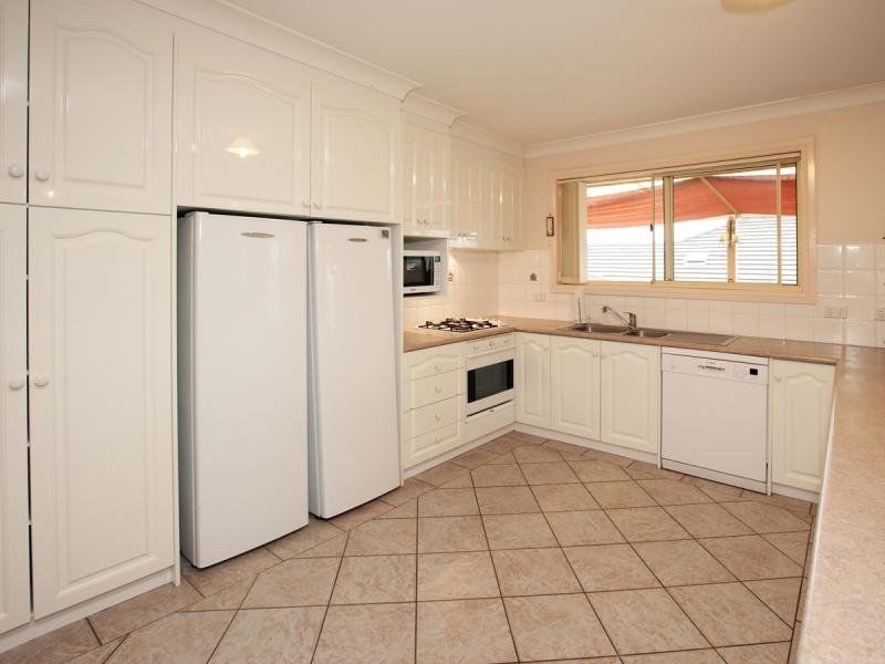 2 Roberts Way, Kooringal NSW 2650