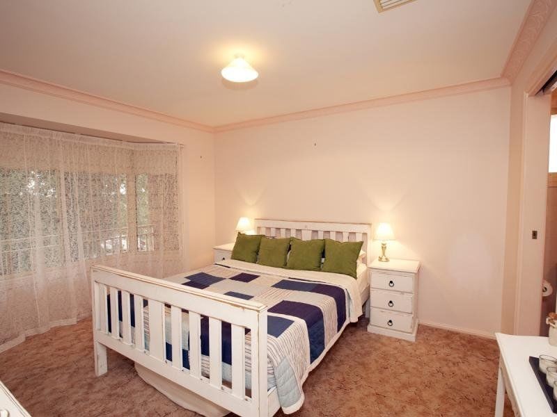 2 Roberts Way, Kooringal NSW 2650