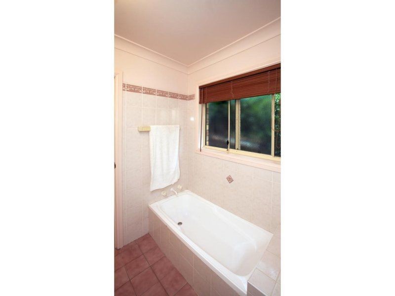 2 Roberts Way, Kooringal NSW 2650