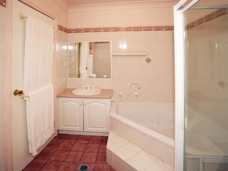 2 Roberts Way, Kooringal NSW 2650