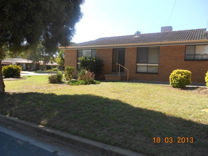 8 Swan Street, Wagga Wagga NSW 2650