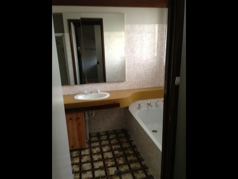 8 Swan Street, Wagga Wagga NSW 2650