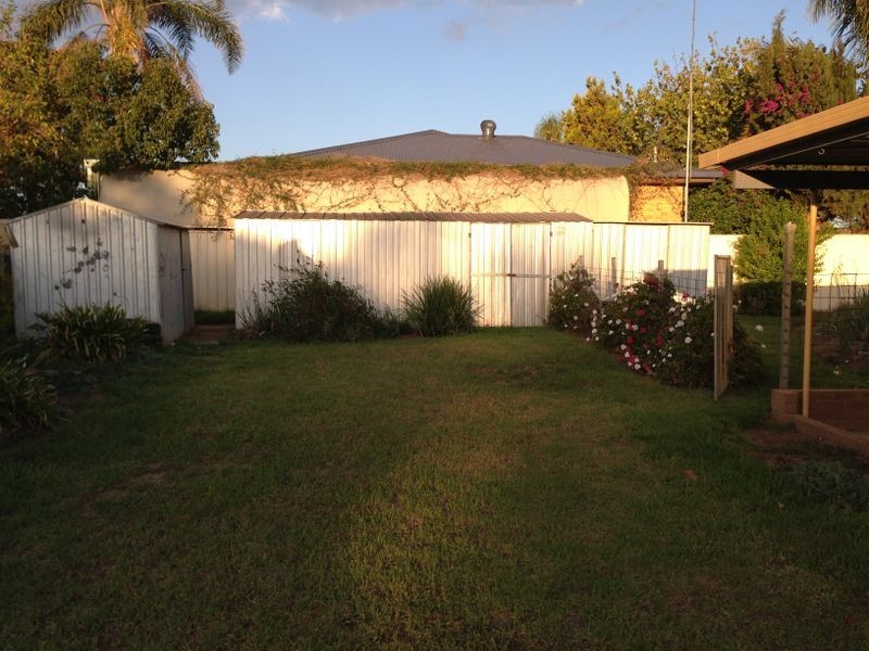 8 Swan Street, Wagga Wagga NSW 2650